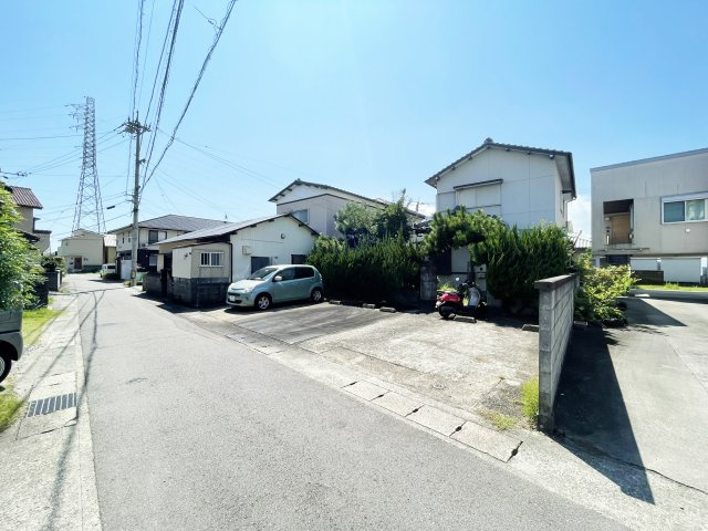 ルミエール東張の駐車場