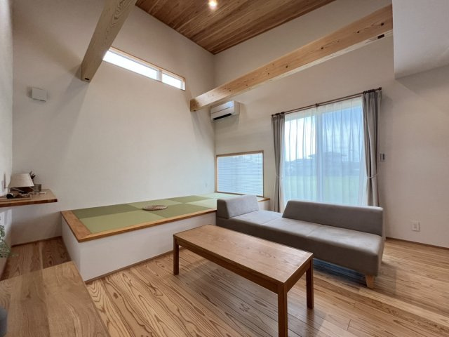 松崎町戸建の居間・リビング