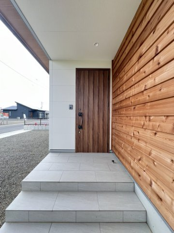 松崎町戸建の玄関