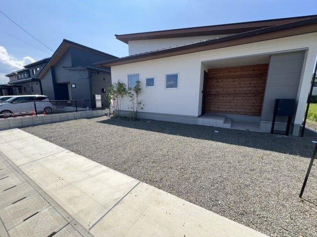 松崎町戸建の駐車場