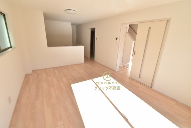 ハートフルタウン 　日立市森山町　３期　2の居間・リビング|日差しあふれる明るいLDKです。インテリアショップで見掛けた「あの家具」も映えるかも！お気に入りの空間が寛ぎの時間を生み出します。