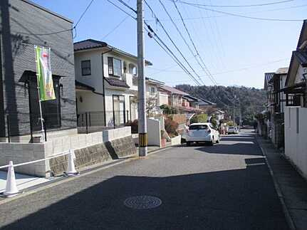 広島市佐伯区藤の木3丁目　新築一戸建て(Ａ)の前面道路含む現地写真