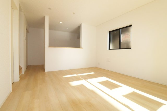 郡山市開成5丁目　　３号棟　　開成小学校、郡山第１中学区の居間・リビング