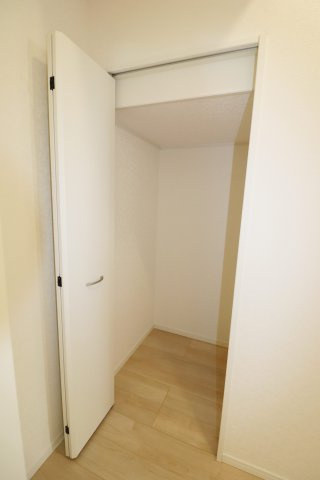 郡山市開成5丁目　　３号棟　　開成小学校、郡山第１中学区の収納|1Fホール収納♪