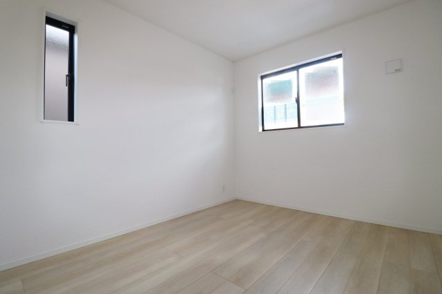 郡山市開成5丁目　　３号棟　　開成小学校、郡山第１中学区の洋室