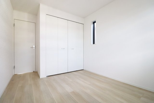 郡山市開成5丁目　　３号棟　　開成小学校、郡山第１中学区の洋室