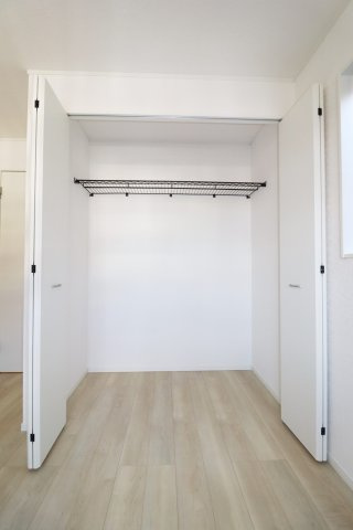 郡山市開成5丁目　　３号棟　　開成小学校、郡山第１中学区の洋室