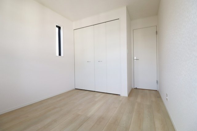 郡山市開成5丁目　　３号棟　　開成小学校、郡山第１中学区の洋室