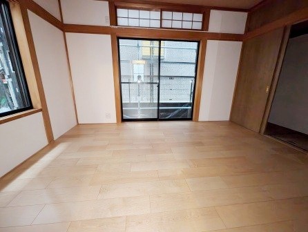 西堀4丁目戸建ての居間・リビング