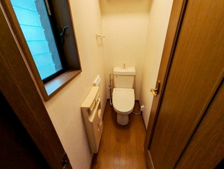 西堀4丁目戸建てのトイレ