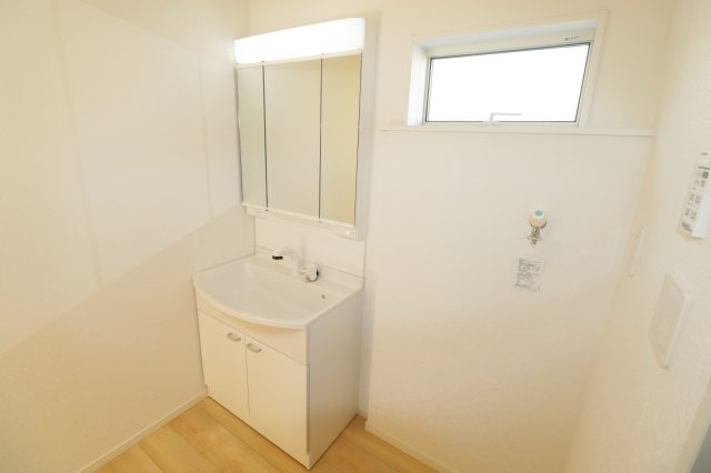 郡山市田村町金屋字上川原　　　２号棟　　　永盛小学校、小原田中学区の洗面所