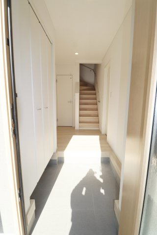 郡山市田村町金屋字上川原　　　２号棟　　　永盛小学校、小原田中学区の玄関