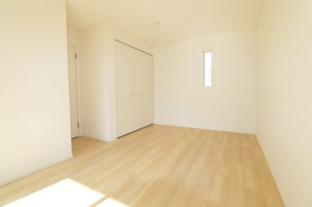 郡山市田村町金屋字上川原　　　２号棟　　　永盛小学校、小原田中学区の洋室