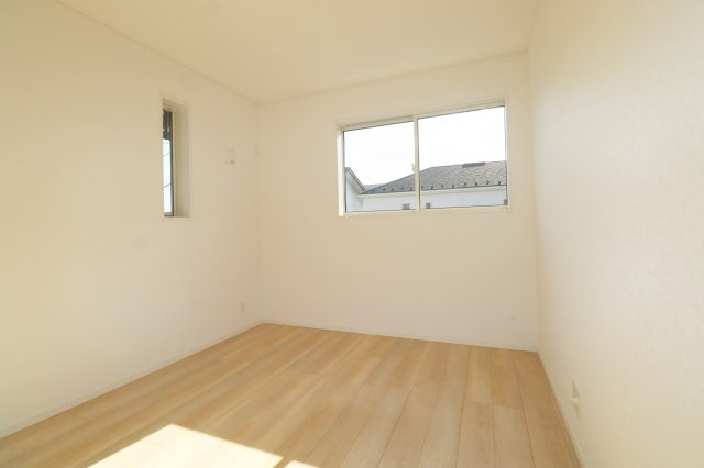 郡山市田村町金屋字上川原　　　２号棟　　　永盛小学校、小原田中学区の洋室