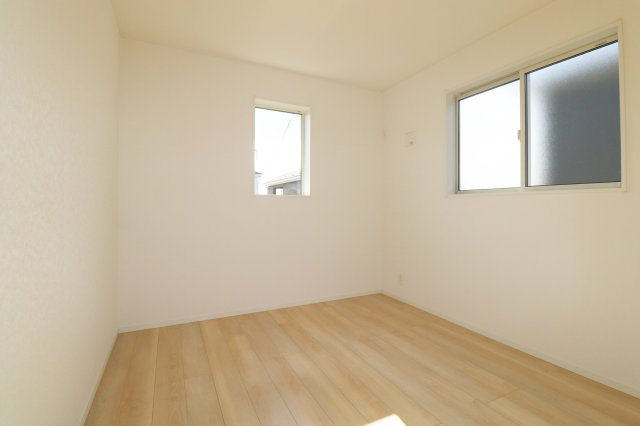 郡山市田村町金屋字上川原　　　２号棟　　　永盛小学校、小原田中学区の洋室