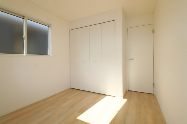 郡山市田村町金屋字上川原　　　２号棟　　　永盛小学校、小原田中学区の洋室