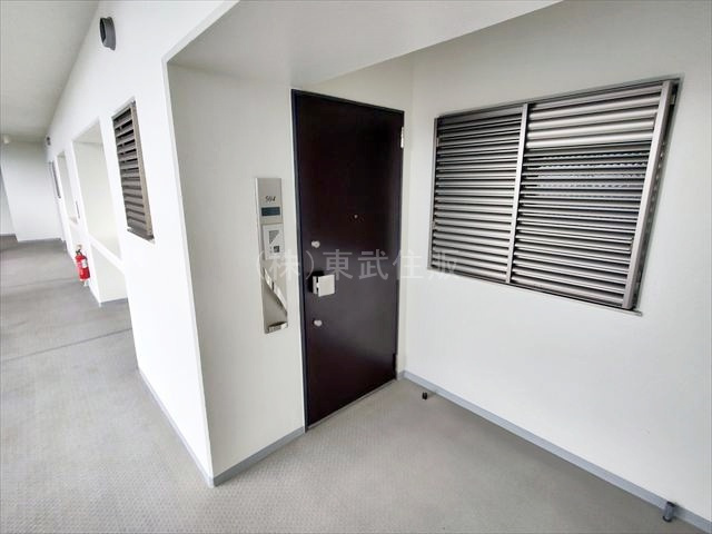 【玄関】 | エコヴィレッジ坂戸 | 落ち着いた雰囲気の玄関です