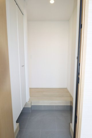 郡山市田村町金屋字上川原　　　３号棟　　　永盛小学校、小原田中学区の玄関