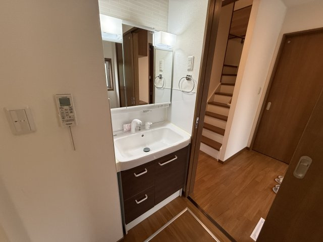 東豊中町3丁目貸家の独立洗面台
