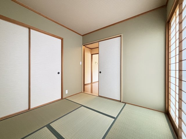 橿原小槻町の和室|押入収納付き