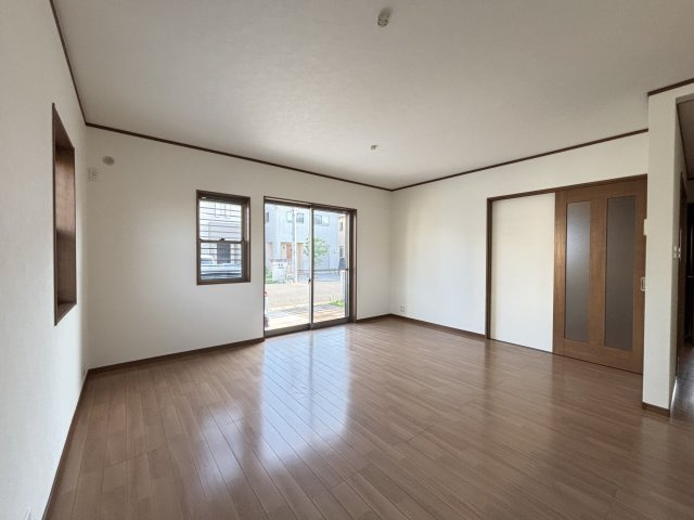 橿原小槻町の居間・リビング|南面で日当たり良好♪