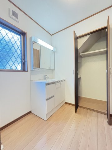 橿原小槻町の収納|意外と収納するものが多い洗面まわりに嬉しい収納付き♪