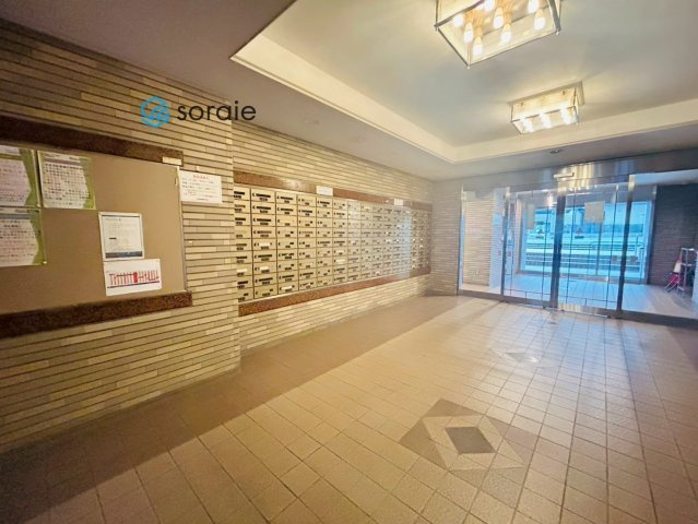 朝日パリオ入間市のエントランス