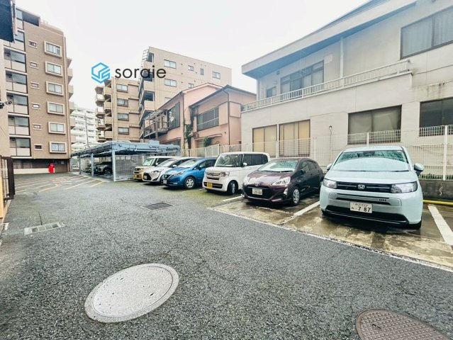 朝日パリオ入間市の駐車場