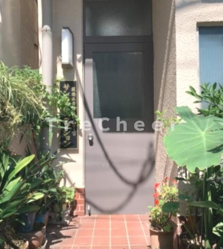 サンライズマンションのエントランス