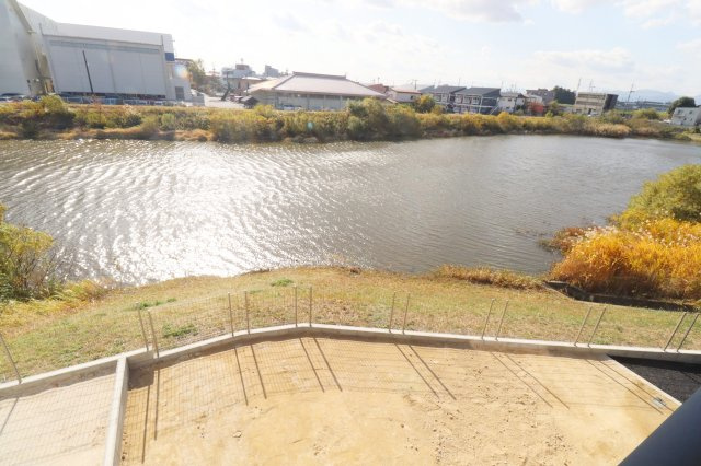 郡山市田村町金屋字上川原　　　４号棟　　　永盛小学校、小原田中学区のバルコニー