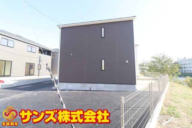 郡山市田村町金屋字上川原　　　４号棟　　　永盛小学校、小原田中学区の外観|西側前面道路