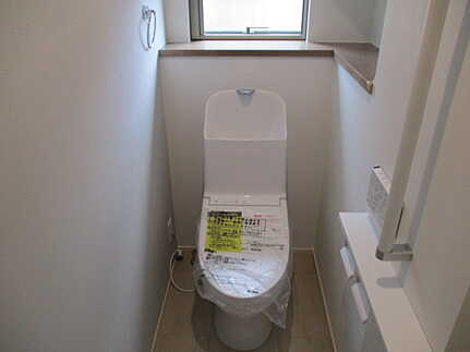 広島市佐伯区五月が丘5丁目　新築一戸建て(全2棟)のトイレ