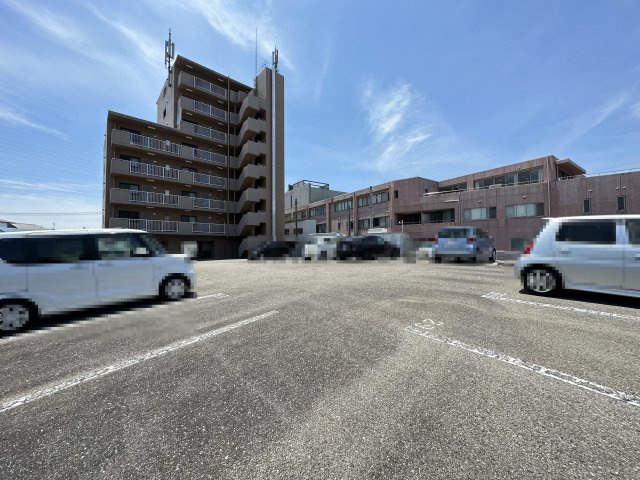 一宮タワーレジデンスの駐車場