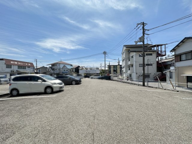 一宮タワーレジデンスの駐車場