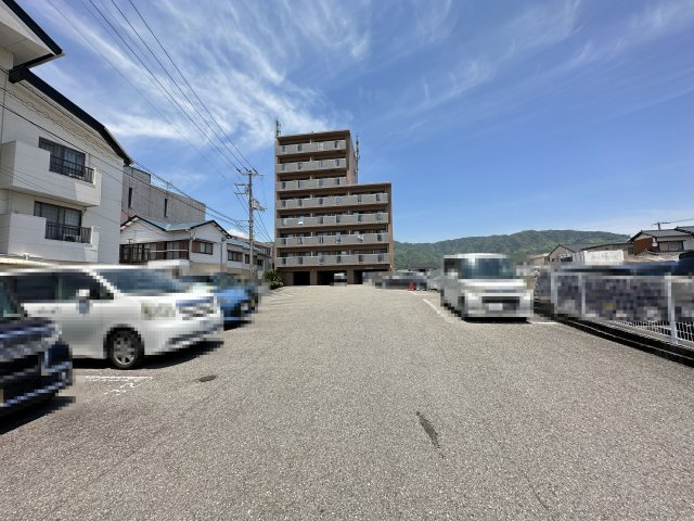 一宮タワーレジデンスの駐車場