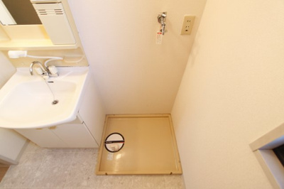 【洗面所】 | ローレルⅡＤ | 室内洗濯機置場です