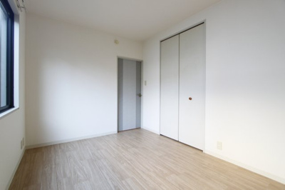 【洋室】 | ローレルⅡＤ | 落ち着いた色調の洋室です