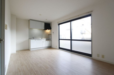 【居間・リビング】 | ローレルⅡＤ | こちらのリビングで趣味の時間をお楽しみください