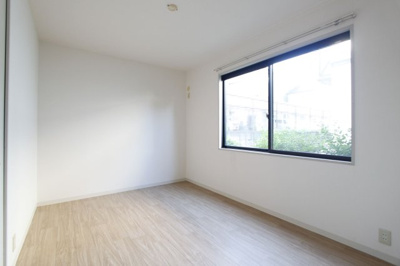 【洋室】 | ローレルⅡＤ | 個人の部屋や寝室として使える洋室です