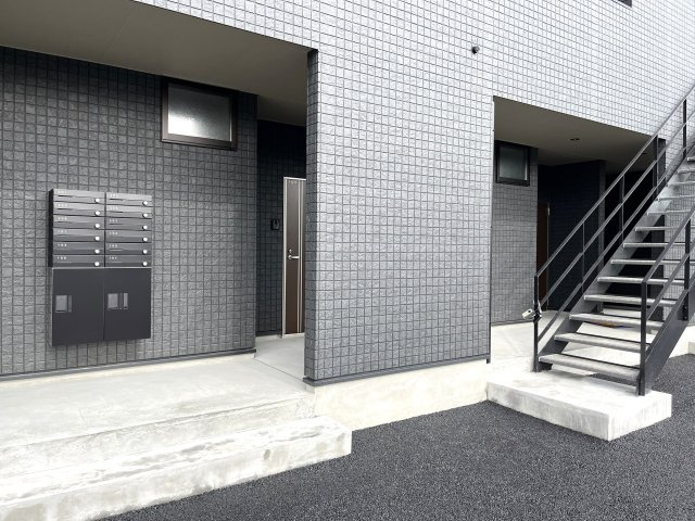 ラヴィ新八代のエントランス