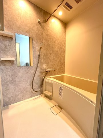 ラヴィ新八代の浴室