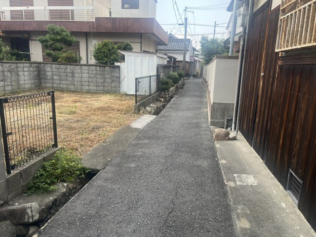 貝塚市名越　建築条件なし土地の前面道路含む現地写真