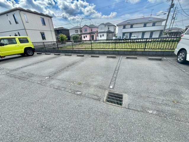 BIRD　LAND　たまで　B棟の駐車場