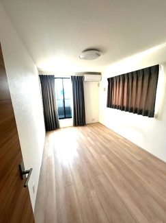 【洋室】 | 中古　築浅　京王相模原線　JR横浜線　橋本駅　向原１ | 大切なのは明るさと風通し、明るい日差しと心地よい風で自分のお部屋でくつろげる。
明るい色で統一された室内、気持ちも自然と明るく、お好きな色のカーテンをあわせて気分を
リラックス
