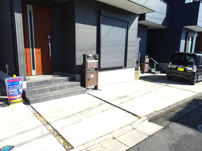 【前面道路含む現地写真】 | 中古　築浅　京王相模原線　JR横浜線　橋本駅　向原１ | 南側　4m公道　角地になっております。