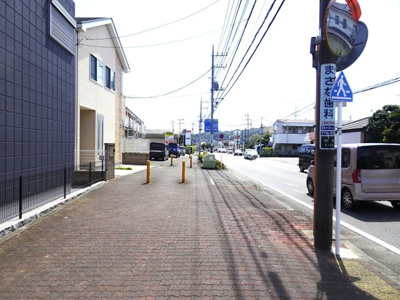 【前面道路含む現地写真】 | 中古　築浅　京王相模原線　JR横浜線　橋本駅　向原１ | 幹線道路　遊歩道　西側道路　7.8ｍ公道