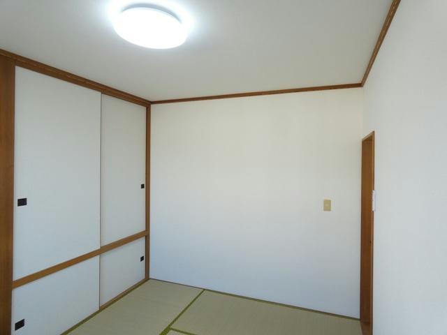 拓穂ハイツ（愛国東２－２１）の居間・リビング