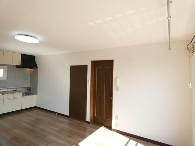 拓穂ハイツ（愛国東２－２１）の居間・リビング