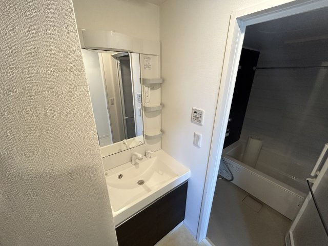 コンフォリア川口本町の独立洗面台|※別号室参考写真