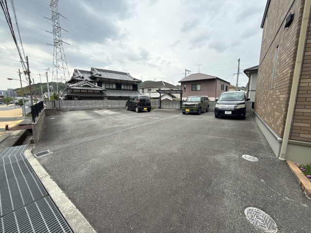 プランヴェールの駐車場